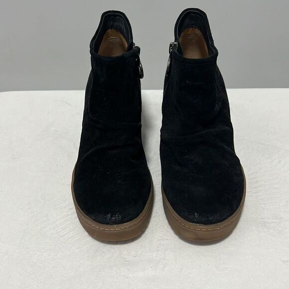 Sofft || AQUA Sofft  Water Resistant Wedge Ankle Bootie
In Black size 6.5 - Picture 2 of 9